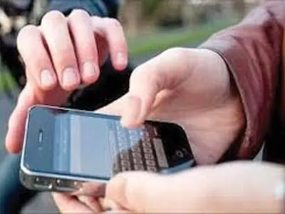 موبایل‌قاپی جلوی سفارت فرانسه/فیلم