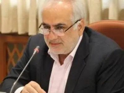 فضای گفتمان را برای هر گروه سیاسی فراهم می‌کنیم