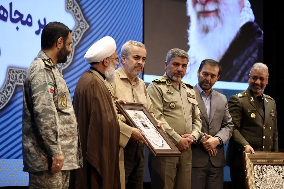 مراسم تقدیر از خبرنگاران در سازمان عقیدتی سیاسی ارتش برگزار شد