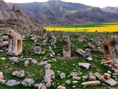 طرح جابجایی تدفین‌های گورستان تاریخی شهسوار ایذه در حال انجام است