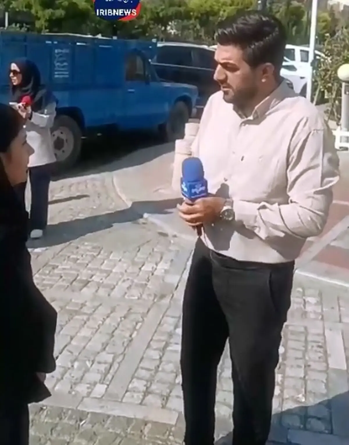 نحوه سرقت تلفن همراه یک خانم در سعادت‌ آباد + فیلم