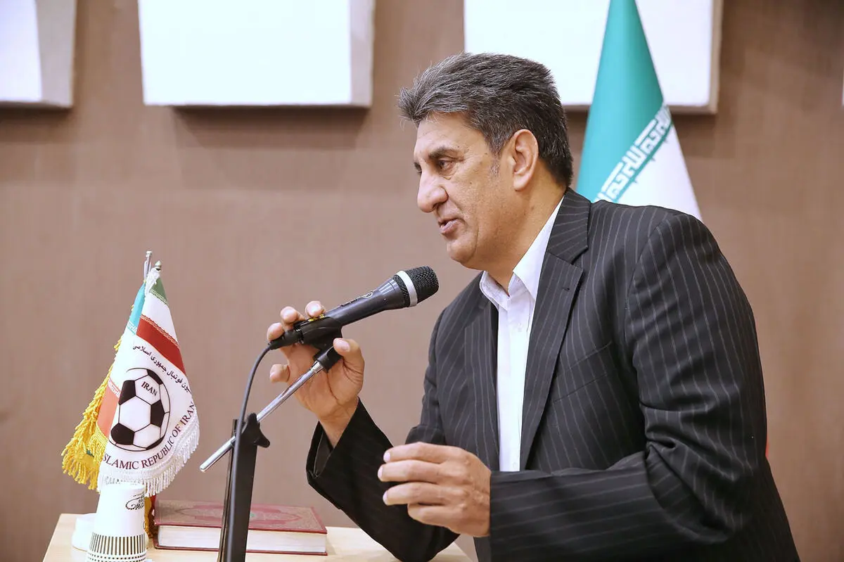  افشاریان: سرمربی تیم ملی امید تا پایان فروردین مشخص می‌شود/ هنوز صحنه‌های بازی تراکتور و سپاهان را بررسی نکرده‌ایم 