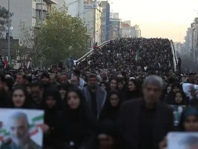 گزارش «المنار» از حضور میلیونی مردم ایران در مراسم تشییع شهدای حمله آمریکا