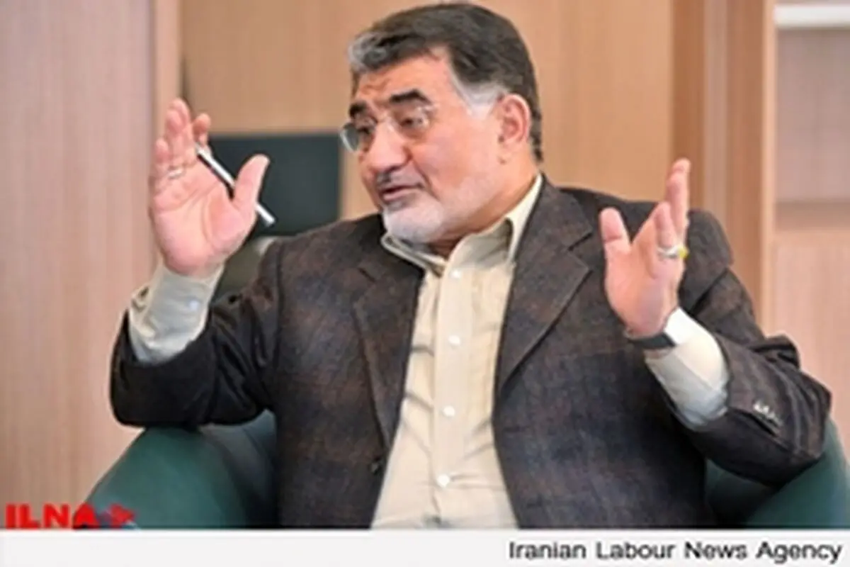 غربی‌ها به دنبال نفت ارزان هستند / دارندگان نفت فریب غربی ها را نخورند
