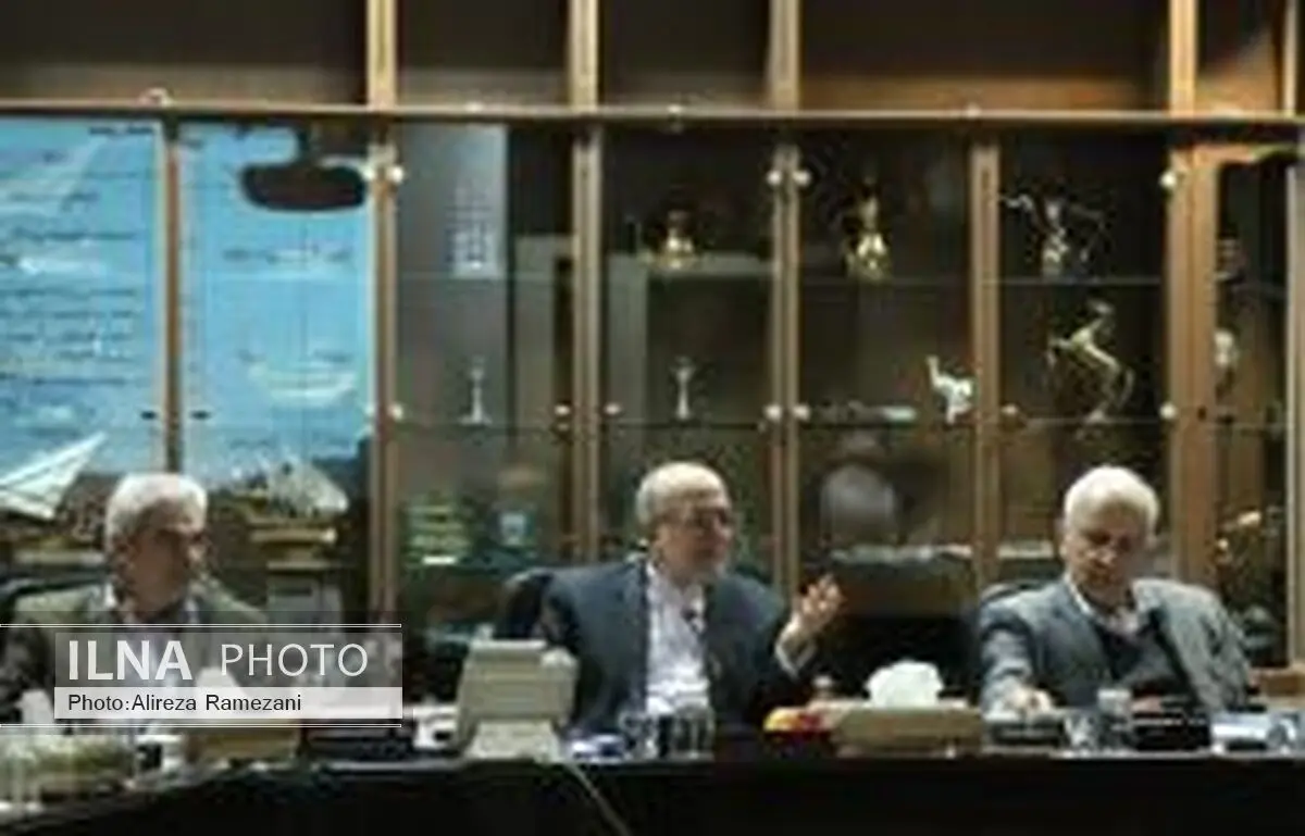 بدنبال کاهش نرخ سود سپرده های بانکی به نفع صنعت هستیم
