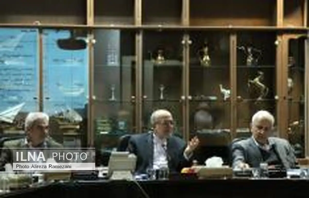 بدنبال کاهش نرخ سود سپرده های بانکی به نفع صنعت هستیم