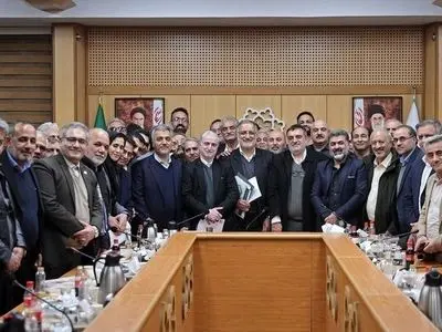 ناآرامی‌ها از بازار شروع شد اما بازاریان به سرعت صف خود را از اغتشاشگران جدا
 کردند