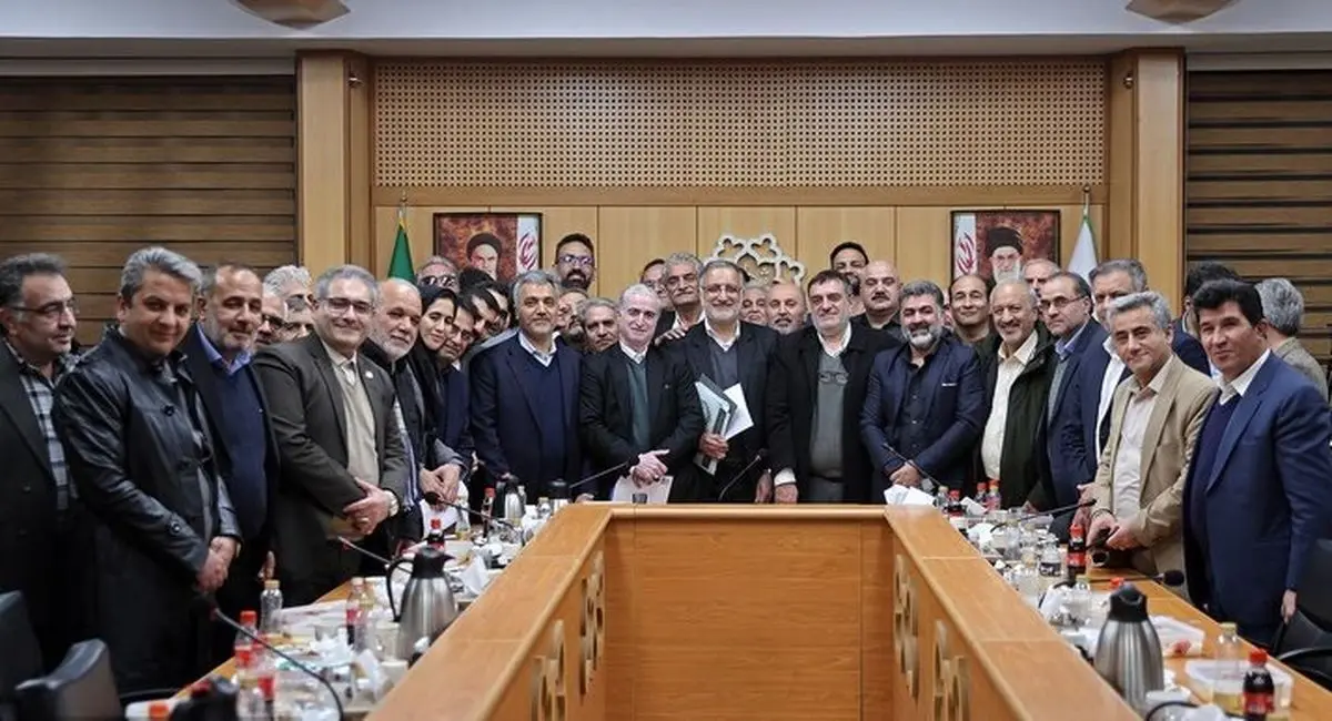 ناآرامی‌ها از بازار شروع شد اما بازاریان به سرعت صف خود را از اغتشاشگران جدا
 کردند