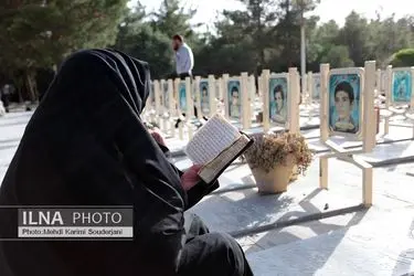 روز عرفه در گلستان شهدای اصفهان