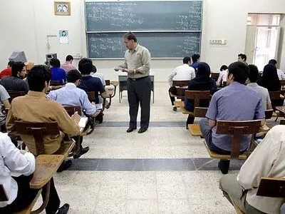 برخی استادان دانشگاه آزاد اهواز خواستار پرداخت مطالبات خود شدند/ سه سال پرداختی نداشتیم