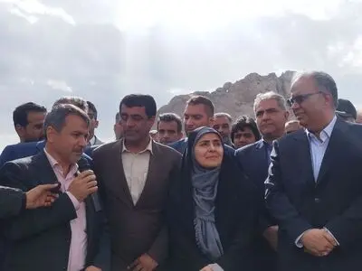 بازدید وزیر راه و شهرسازی از عملیات ساخت بزرگراه در مسیر سراوان- خاش