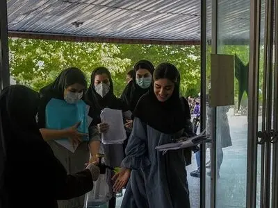 آیا سویه جدید کرونا موجب لغو امتحانات می‌شود؟/ ضرورت راه‌اندازی وب‌سرویس استعلام واکسیناسیون دانشجویان