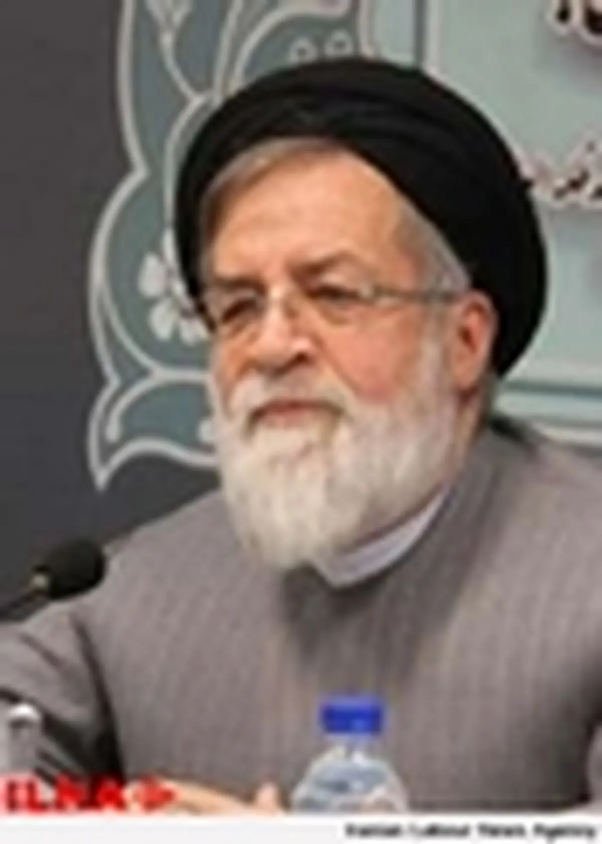 نماینده روحانی در مراسم تشییع پیکر آیت‌الله انصاری شیرازی شرکت می‌کند