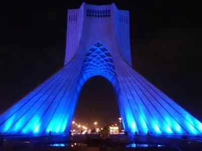 برج آزادی آبی شد