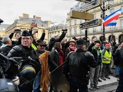 بازداشت ۳۲ نفر از جلیقه‌زردها در فرانسه