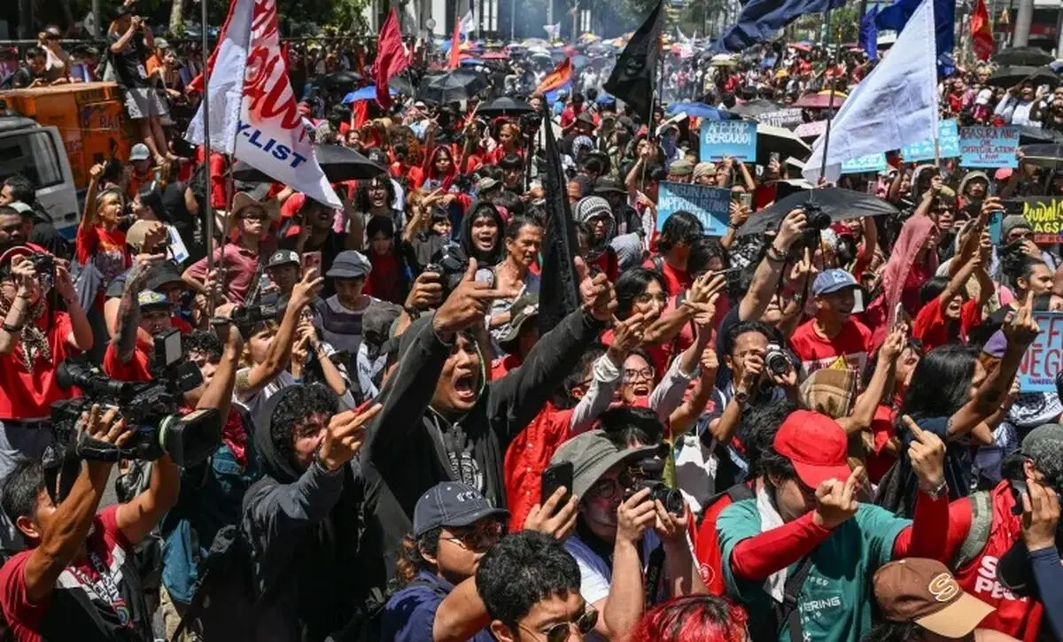 مراسم روز کارگر با چاشنی مخالفت با «جنگ» و «ریاضت اقتصادی» 