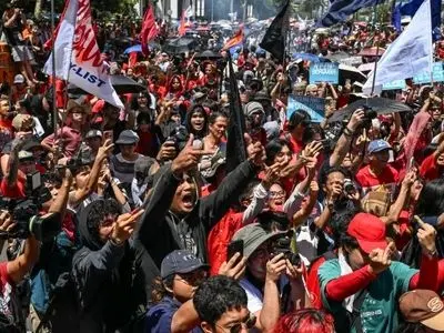 مراسم روز کارگر با چاشنی مخالفت با «جنگ» و «ریاضت اقتصادی» 