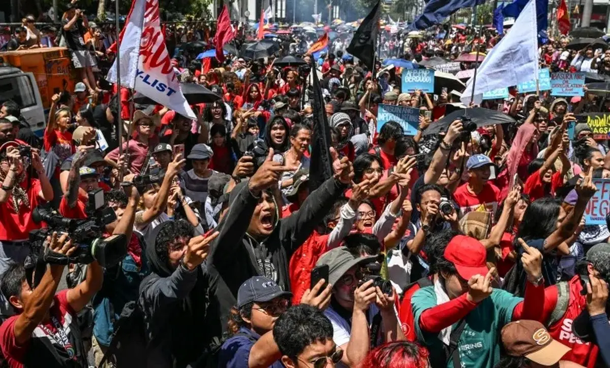 مراسم روز کارگر با چاشنی مخالفت با «جنگ» و «ریاضت اقتصادی» 
