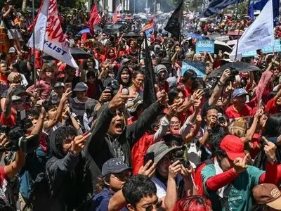 مراسم روز کارگر با چاشنی مخالفت با «جنگ» و «ریاضت اقتصادی» 