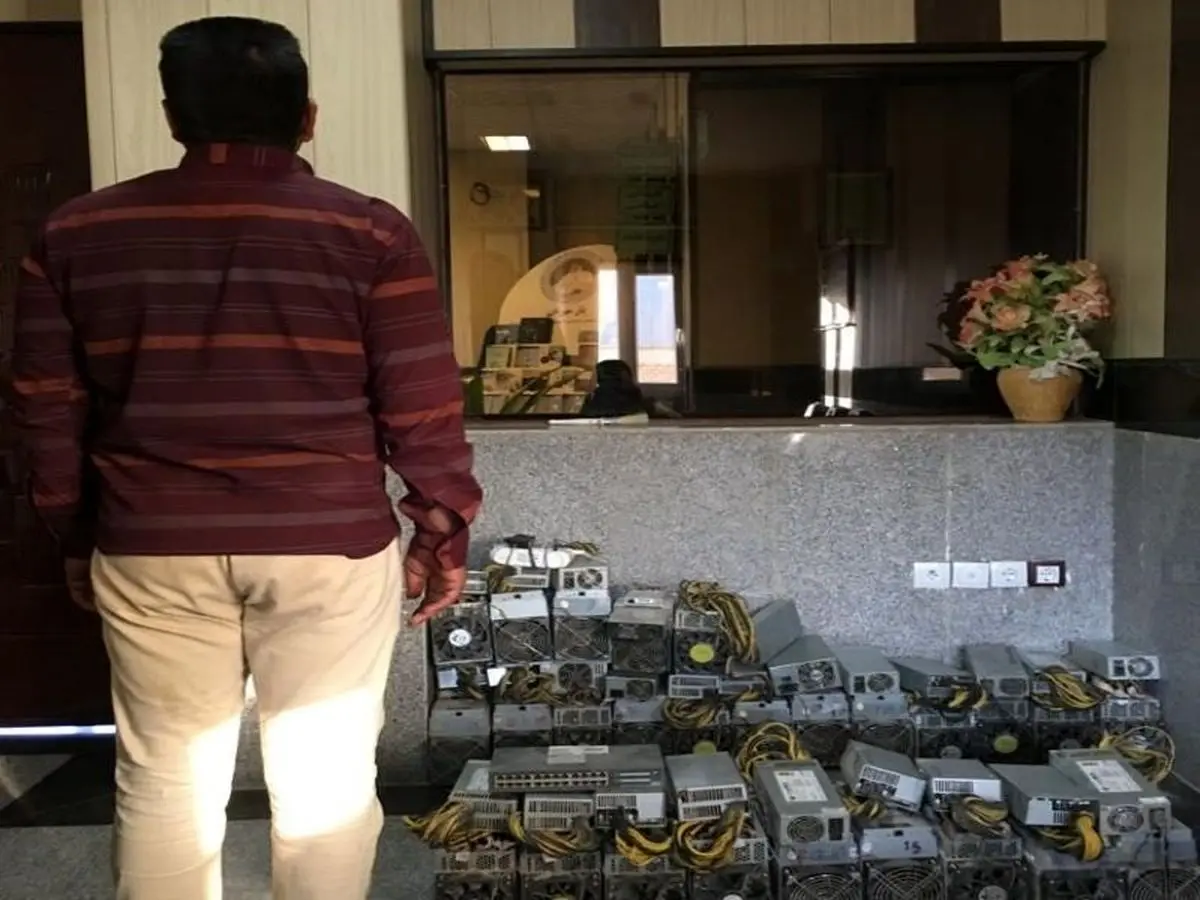 کشف ۴۳ دستگاه ماینر فاقد مجوز در شیراز