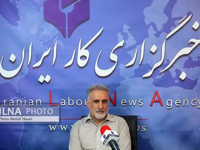 عرصه سیاست با عرصه نظامی و امنیتی ادغام شده‌اند/ شورای نگهبان قیم مردم شده است/ اعتقادی به کاندیدای پنهان و چراغ خاموش ندارم