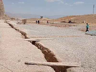 فرونشست هیچ تاثیری در آرامگاه پادشاهان هخامنشی و نقش برجسته‌های هخامنشی ندارد/ نگران کعبه زرتشت هستیم