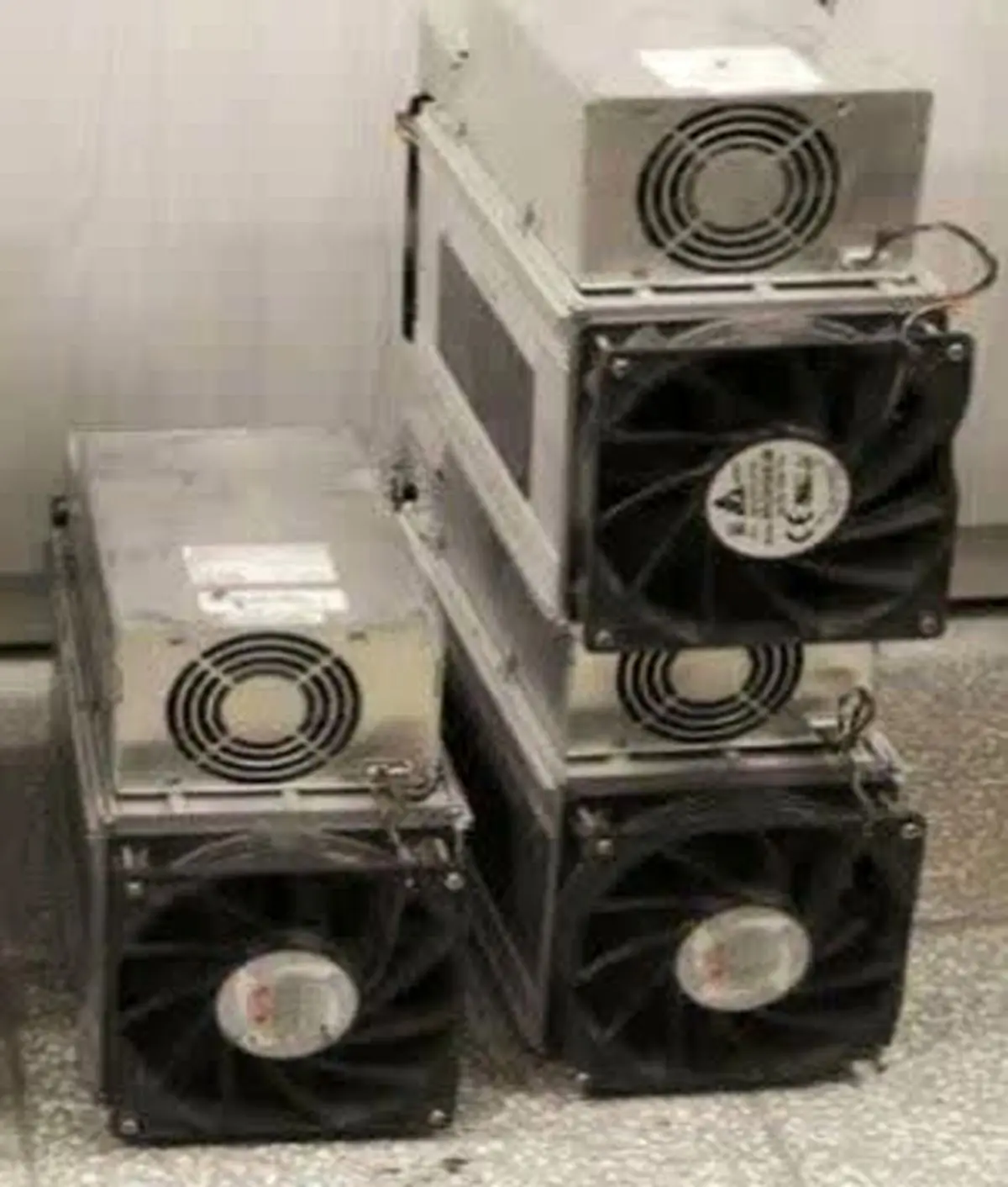 ۱۲ دستگاه استخراج رمز ارز غیر مجاز در بروجن کشف شد