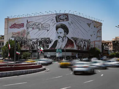 دیوارنگاره جدید میدان انقلاب رونمایی شد