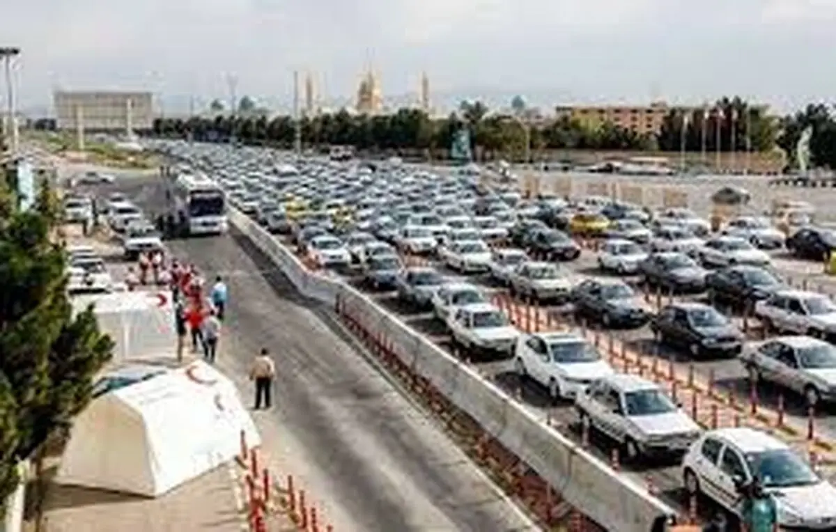 ترافیک نیمه سنگین در آزادراه تهران_قم/بارش برف و باران در محورهای مواصلاتی ۷ استان کشور