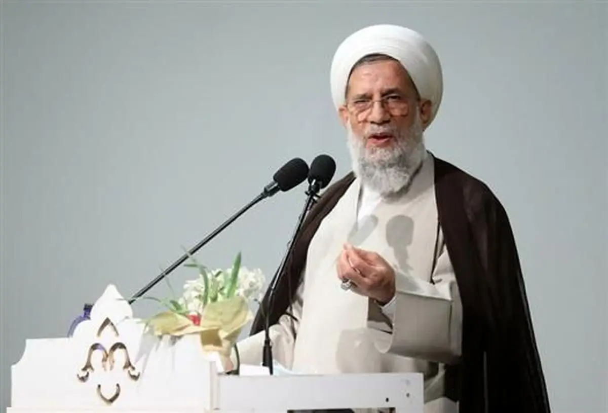 مهمترین رسالت معلم ساخت انسان و جامعه الهی است / معلم فرمانده جنگ با جهل است