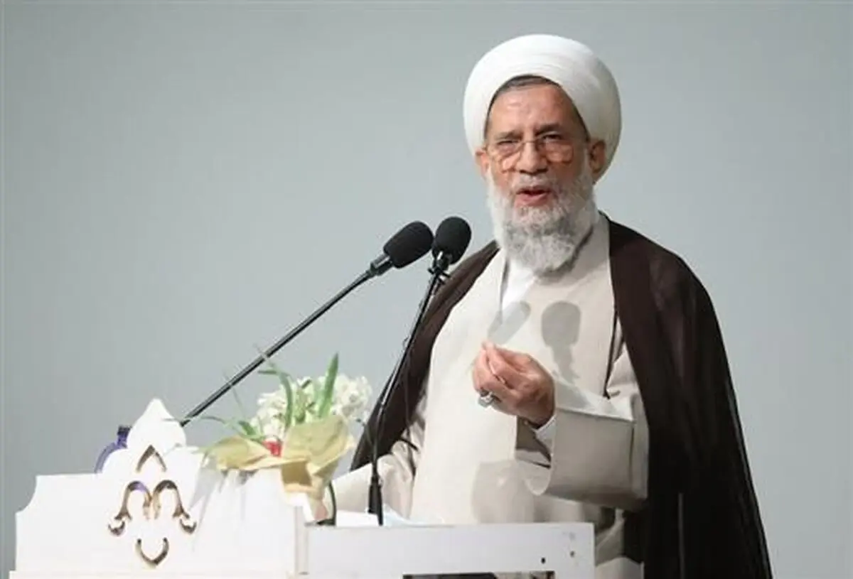 مهمترین رسالت معلم ساخت انسان و جامعه الهی است / معلم فرمانده جنگ با جهل است