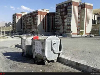 در آلونک‌هایی که نامشان مسکن مهر است، حاشیه‌نشین شدیم