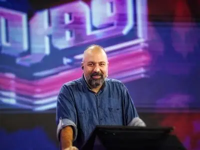 علی اوجی مجری «قهرمان» شد