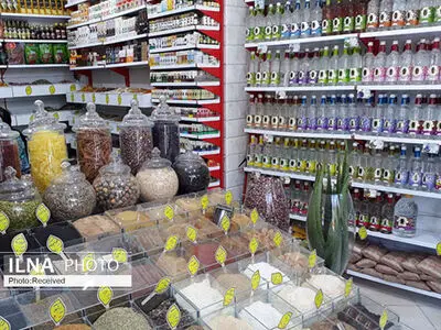 ۸۲۱ داروی غیرمجاز از یک عطاری در قزوین کشف شد