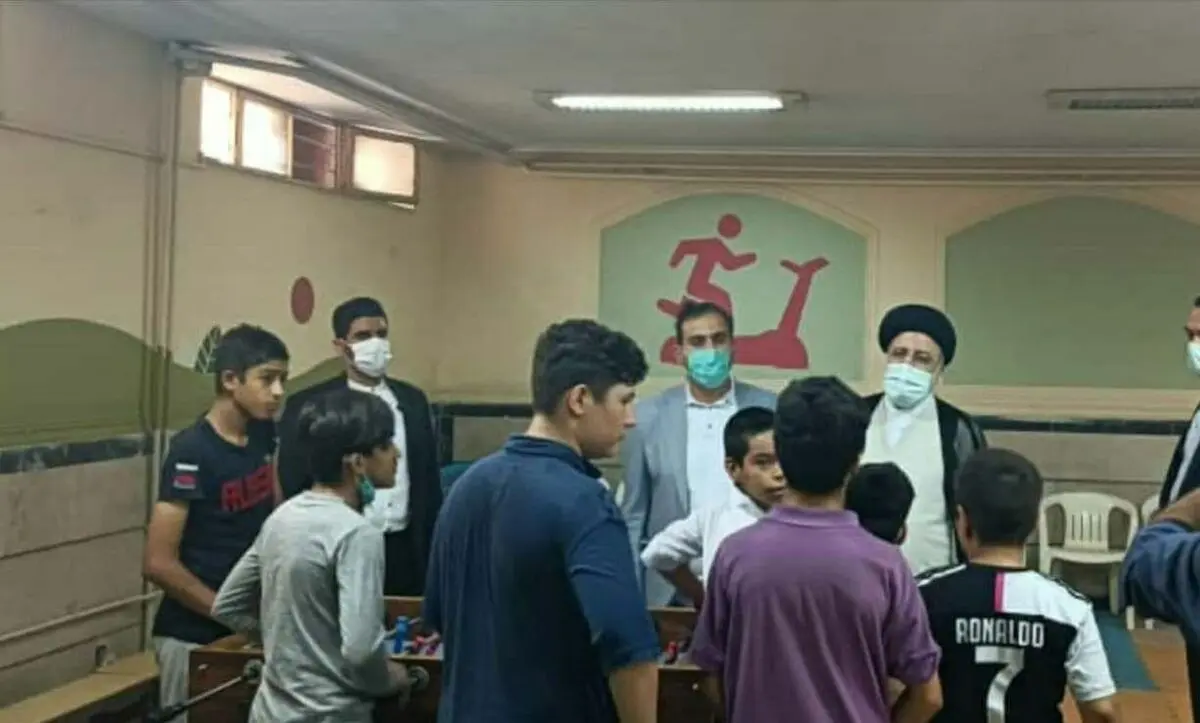 رئیس‌جمهور منتخب از خانه کودکان کار یاسر در منطقه ۱۶ بازدید کرد