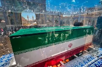 میزبانی تمام قد مشهد از پیکر رهبر شهید/ حضور بیش از ۴۷۰۰ میهمان خارجی در مراسم تشییع و تدفین پیکرها