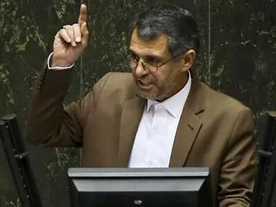 ضرورت تأمین امنیت شغلی و امنیت معیشتی برای کارگران/ با کوچک‌ترین بهانه در خروجی را به کارگران نشان ندهید