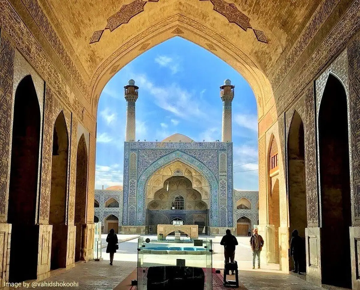 گذر پشتِ گنبدِ هزار ساله «مسجد جامع» اصفهان نشست کرد