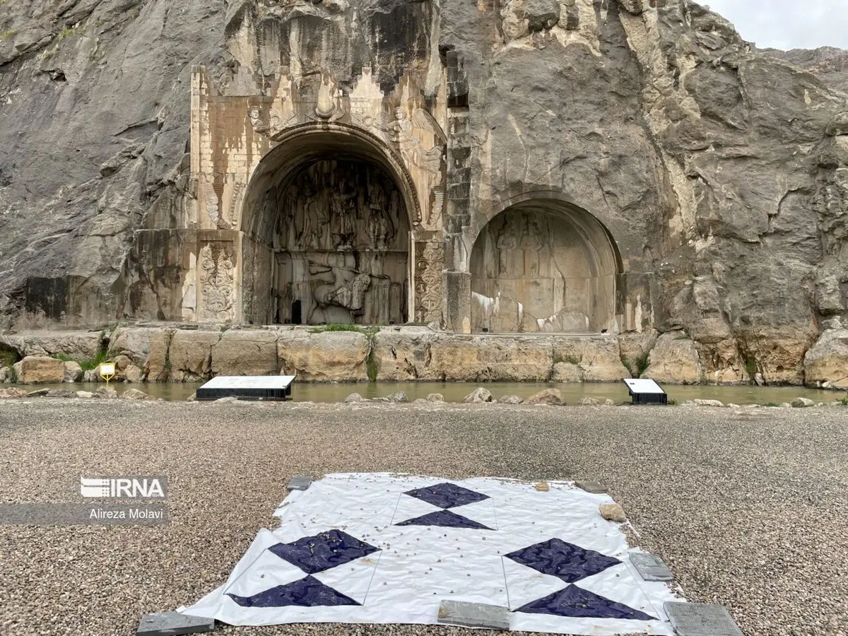 نماد «سپر آبی» در تاق‌بستان کرمانشاه نصب شد