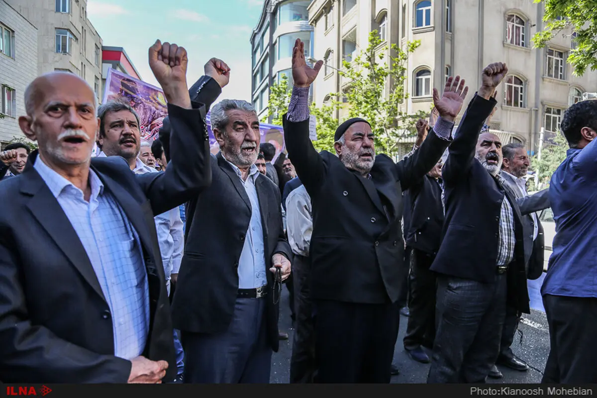 دولت سیاست‌های پولی و مالی را در جهت کنترل قیمت‌ها و حفظ قدرت خرید جامعه مزدبگیر به‌کار ببرد