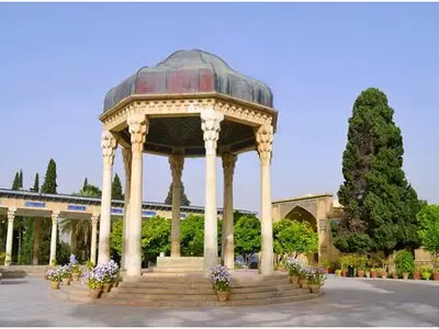 گذری بر زندگی و اشعار حافظ شیرازی