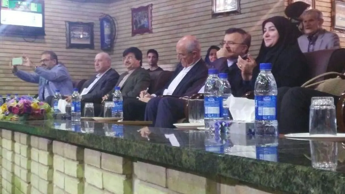 آغاز بازی نمادین بانوان بسکتبال/ وزیر به ورزشگاه نرسید