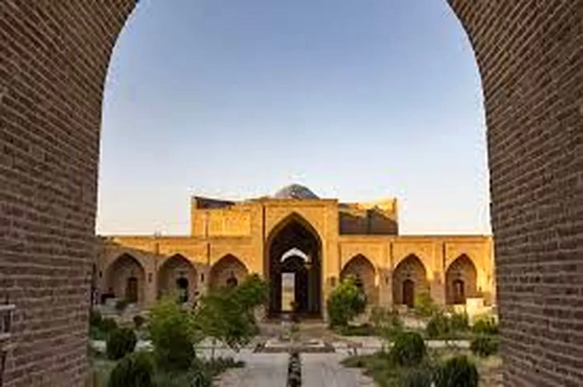 واگذاری کاروانسرای تاریخی ورده شهرستان زرندیه به بخش خصوصی