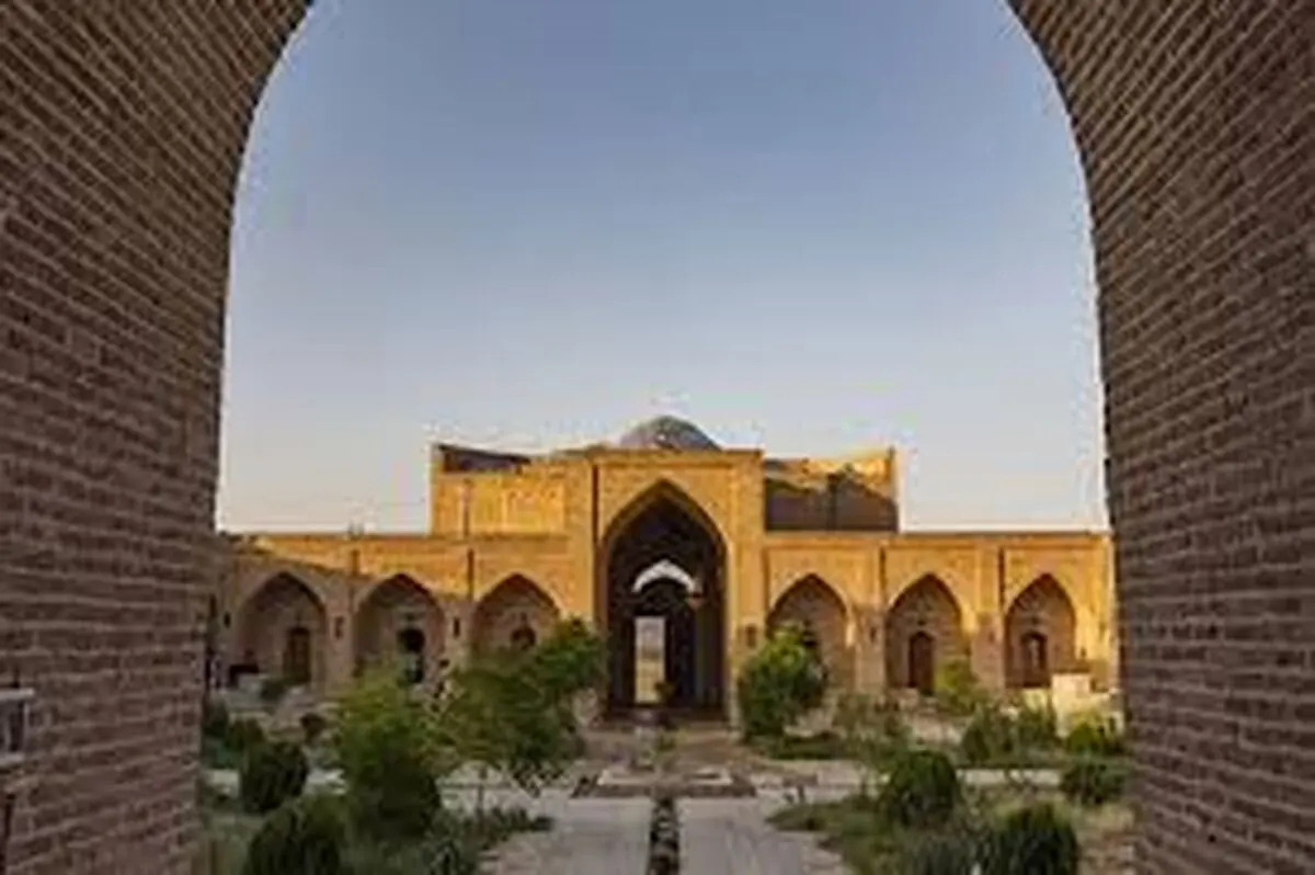 واگذاری کاروانسرای تاریخی ورده شهرستان زرندیه به بخش خصوصی