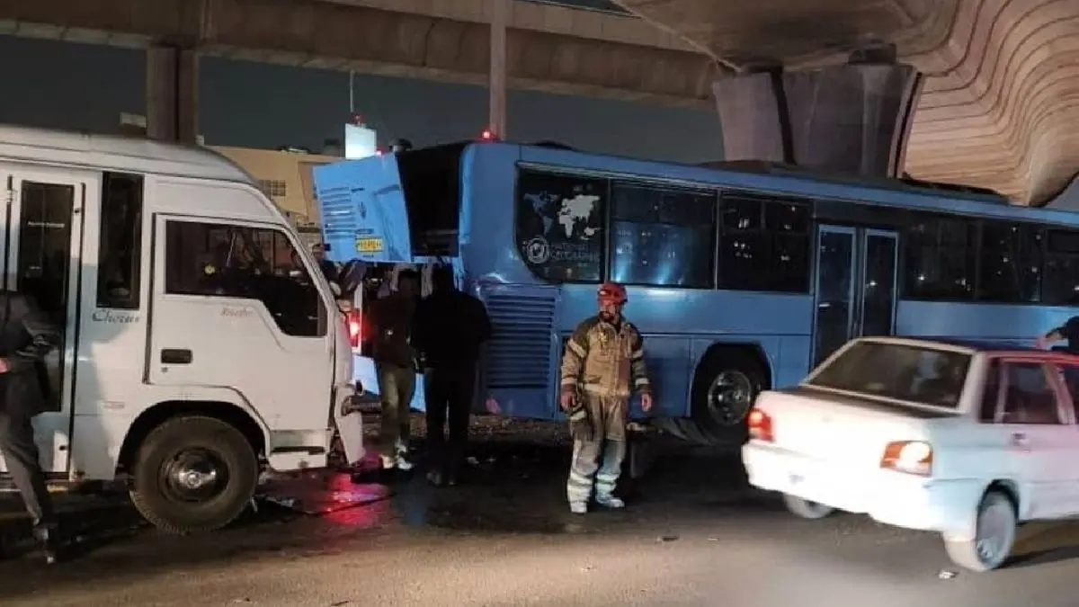 برخورد سه خودرو حامل کارگران در تهران/ ۶ کارگر زن و مرد مصدوم شدند