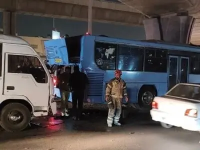 برخورد سه خودرو حامل کارگران در تهران/ ۶ کارگر زن و مرد مصدوم شدند