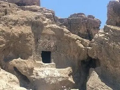 تخریبِ کوهِ مقدسِ تخت جمشید /کوه‌خواری شهرداری مرودشت در حریم درجه دو تخت جمشید