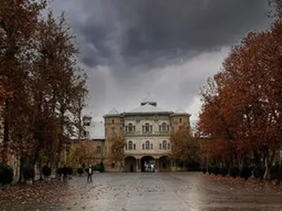 عکسی از میدان مشق تهران (باغ ملی) در سال ۱۳۰۴ خورشیدی