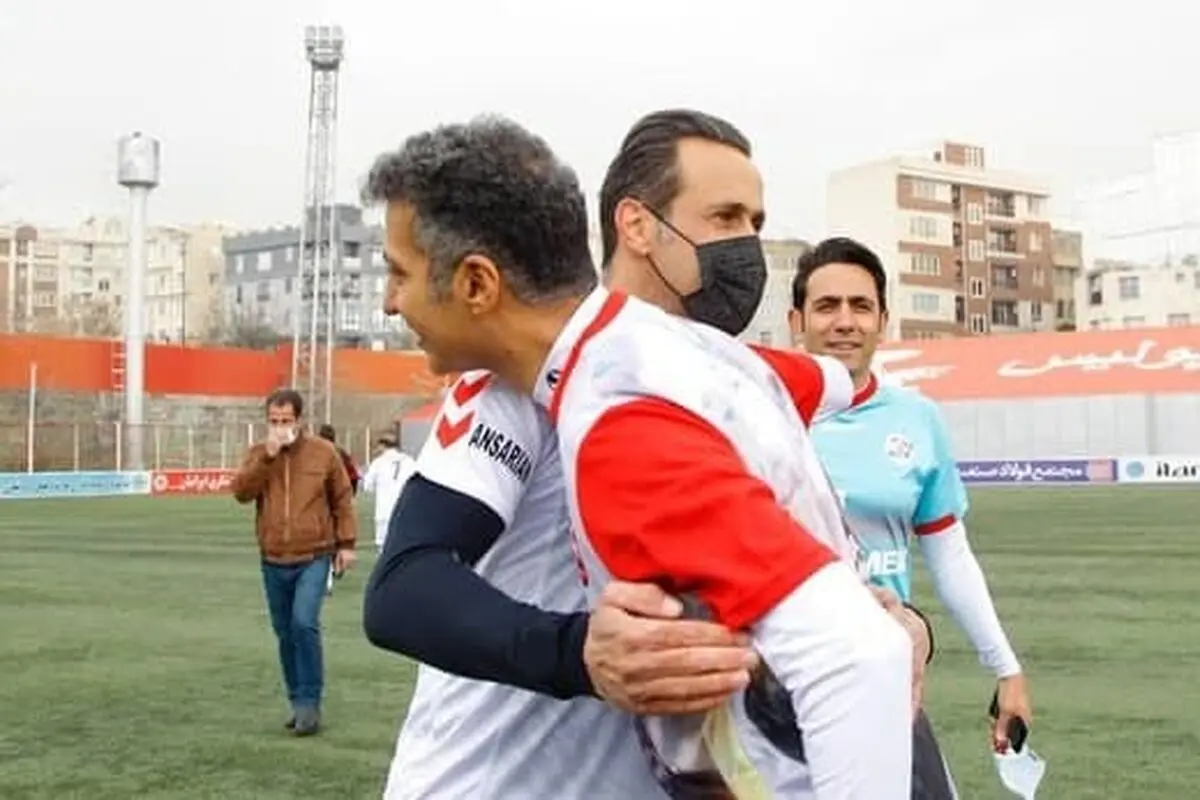عادل فردوسی‌پور: به راحتی میزبانی‌ها را از دست دادیم/ تیم ما یک سطح از تیم‌ های ملی فوتبال عراق و بحرین جلوتر است