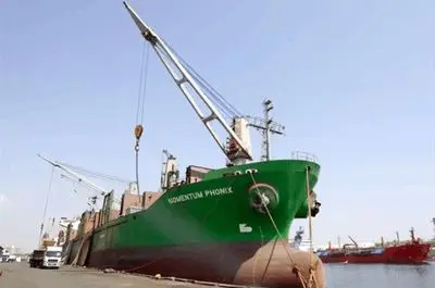 کشتی‌های حامل کالاهای اساسی با اسکورت به بنادر ایران می‌رسند/ مشکلی در واردات نداریم 